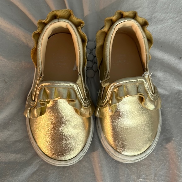 Size 5 gold Janie and Jack shoes - Picture 1 of 3